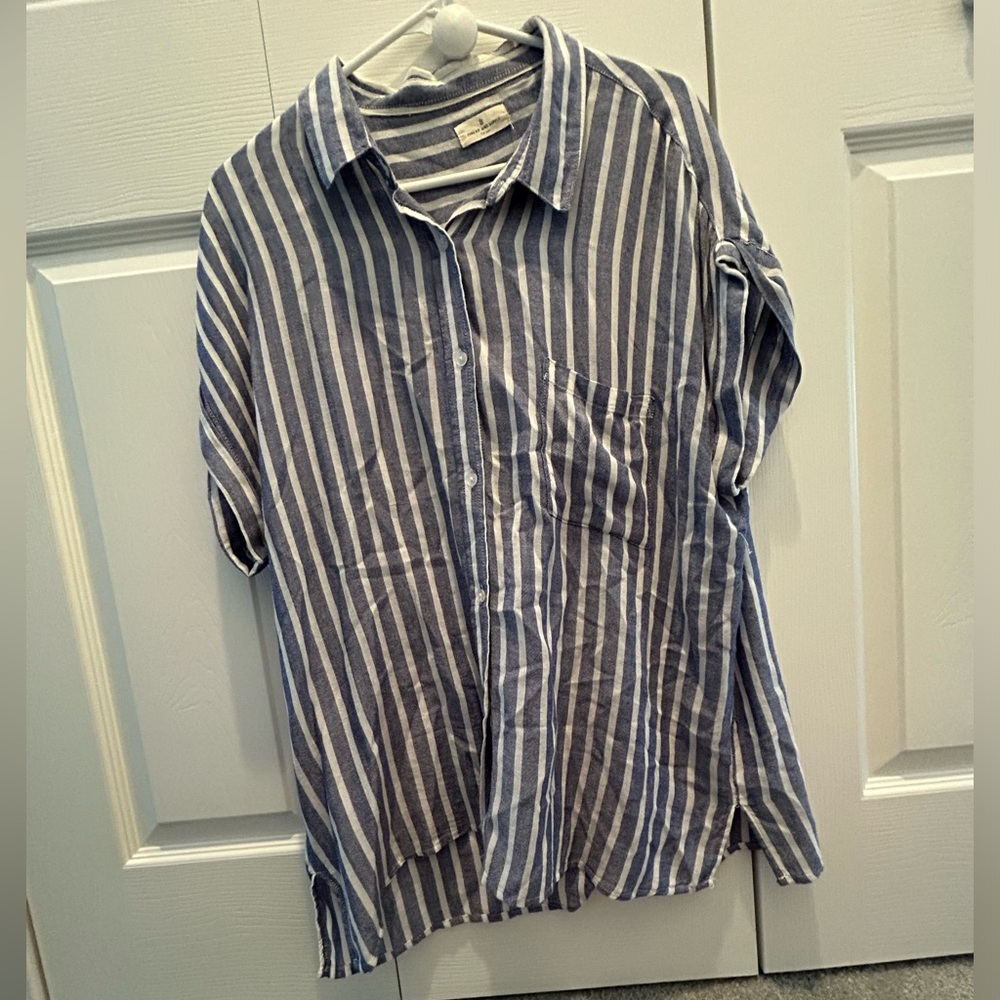 Thread & Supply Women’s White and Blue Short-Sleeve Stripe Button Down Shirt L